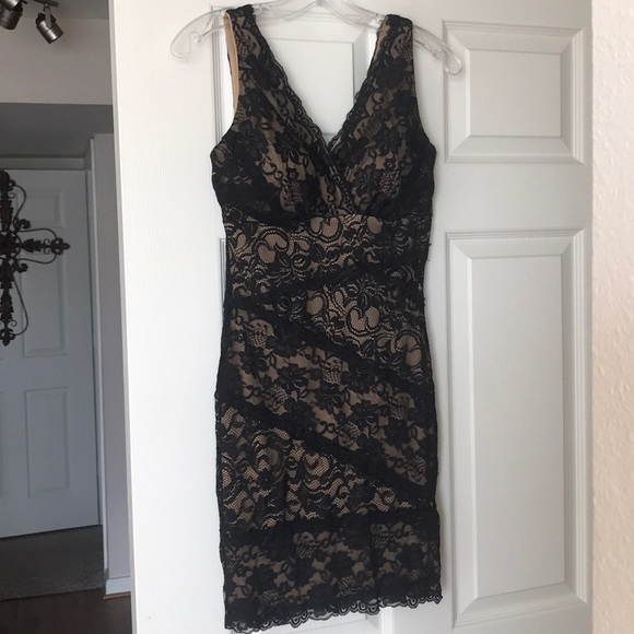 Black lace dress with cream underlay - Picture 5 of 6